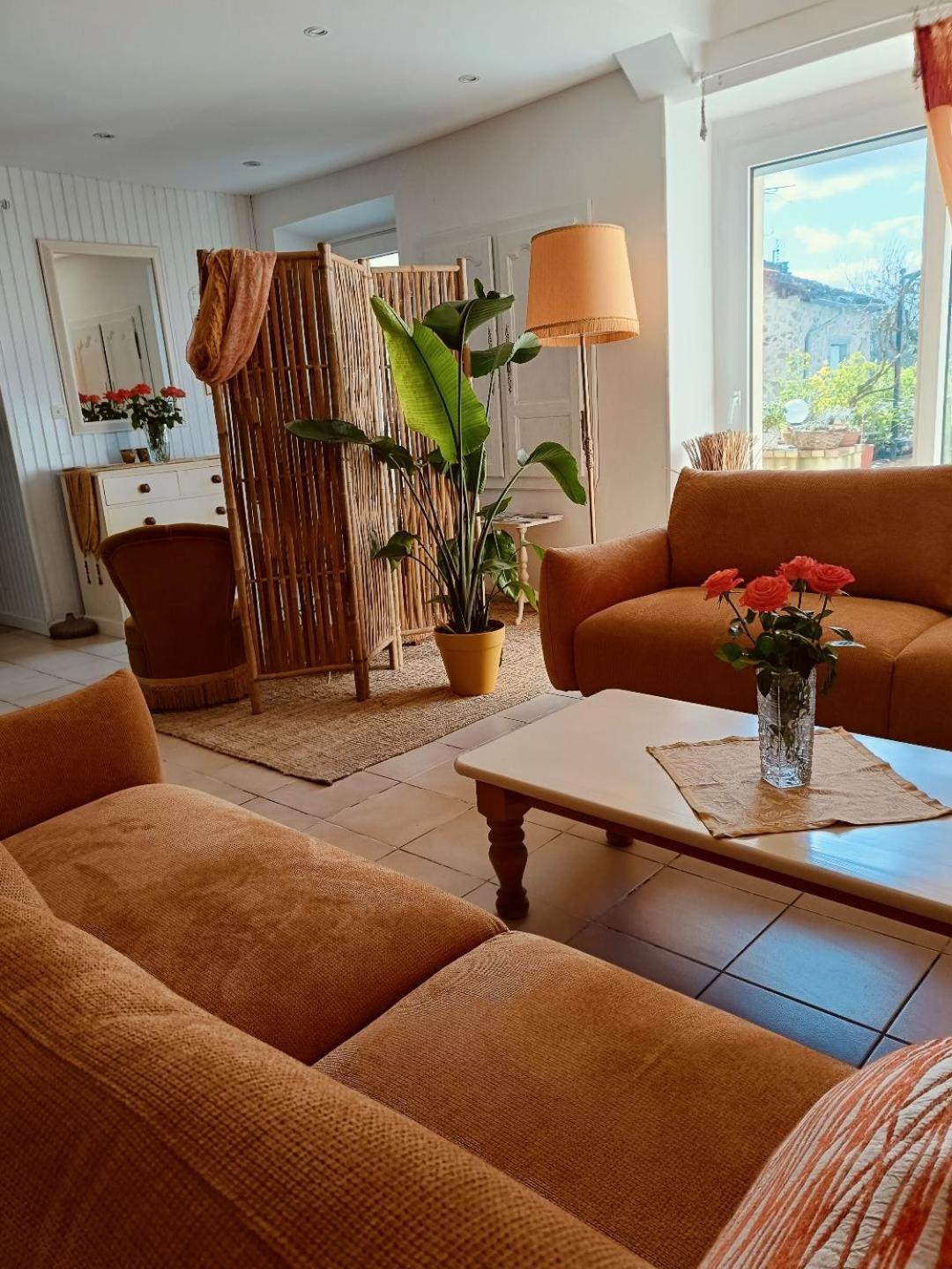 'Quelle Belle Vue' Chambre D'Hote Confolens Ngoại thất bức ảnh